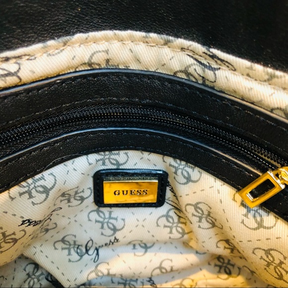Guess women’s Shoulder Bag.  black.  Gold studs  Chain Strap - Picture 12 of 12